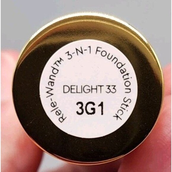 Relevant Rele-Wand Foundation Stick 3-N-1 Delight 33 Your Skin Seen 0.22 oz - Picture 2 of 7
